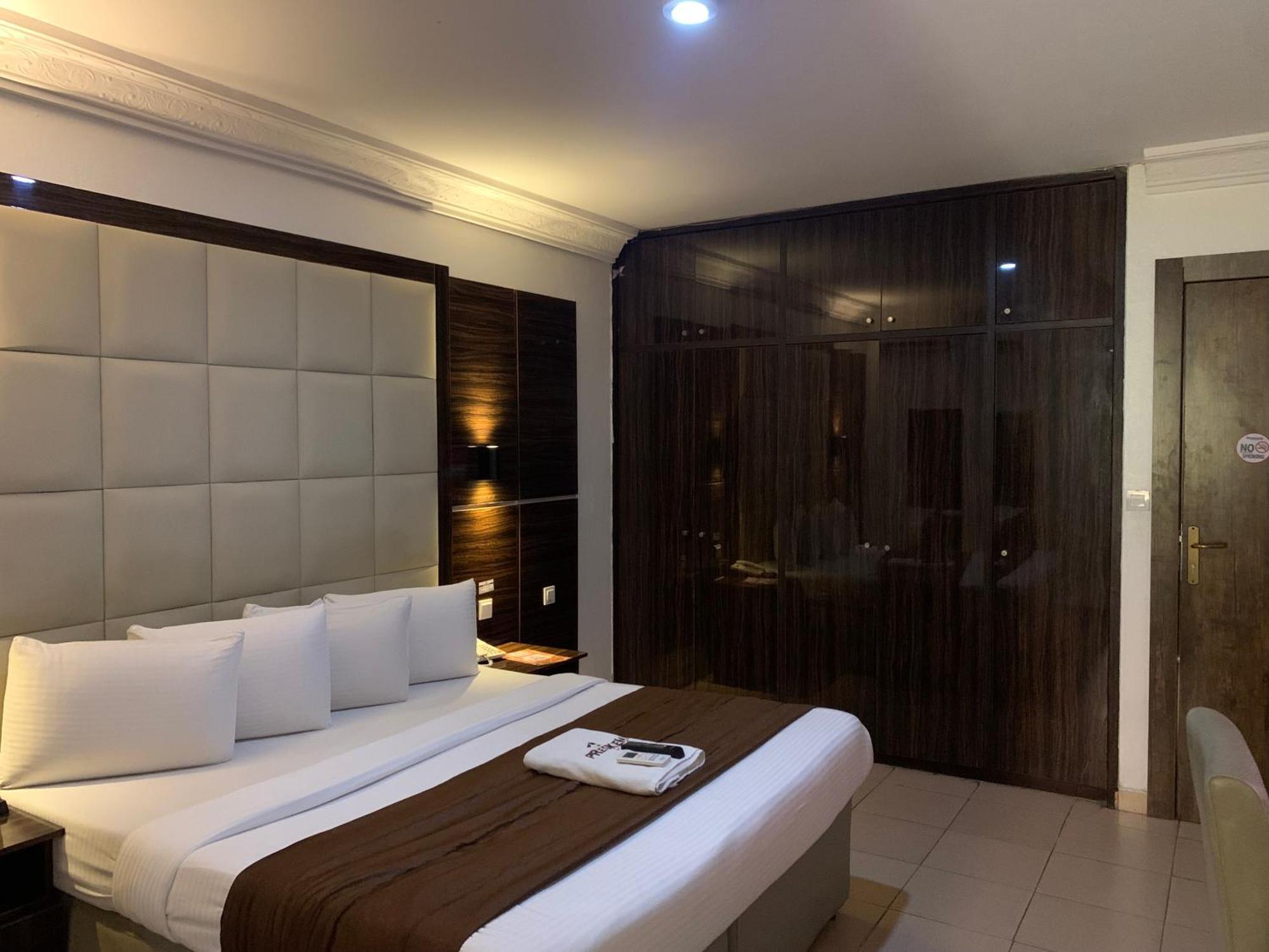 Presken Hotels @ Victoria Island Apese ภายนอก รูปภาพ